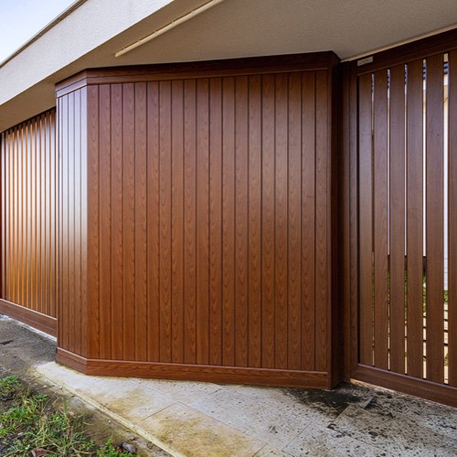 Clôture en aluminium - cherry wood