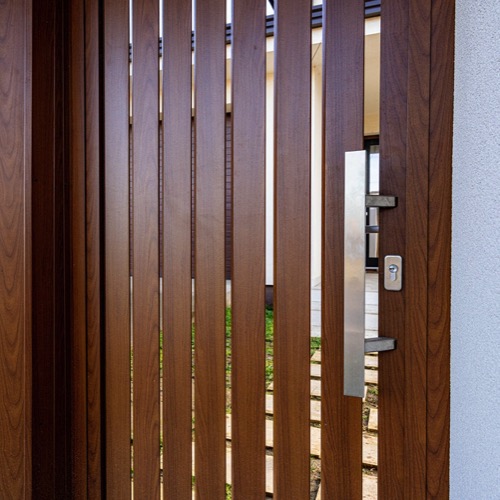 Clôture en aluminium - cherry wood