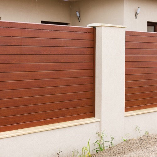 Clôture en aluminium - cherry wood
